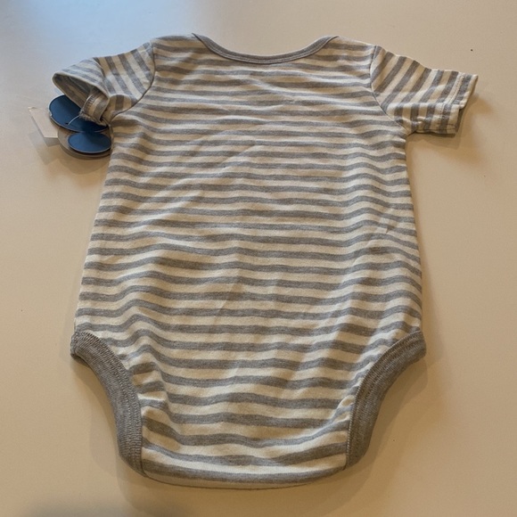 Adorable Disney Mickey baby onesie - Picture 3 of 6